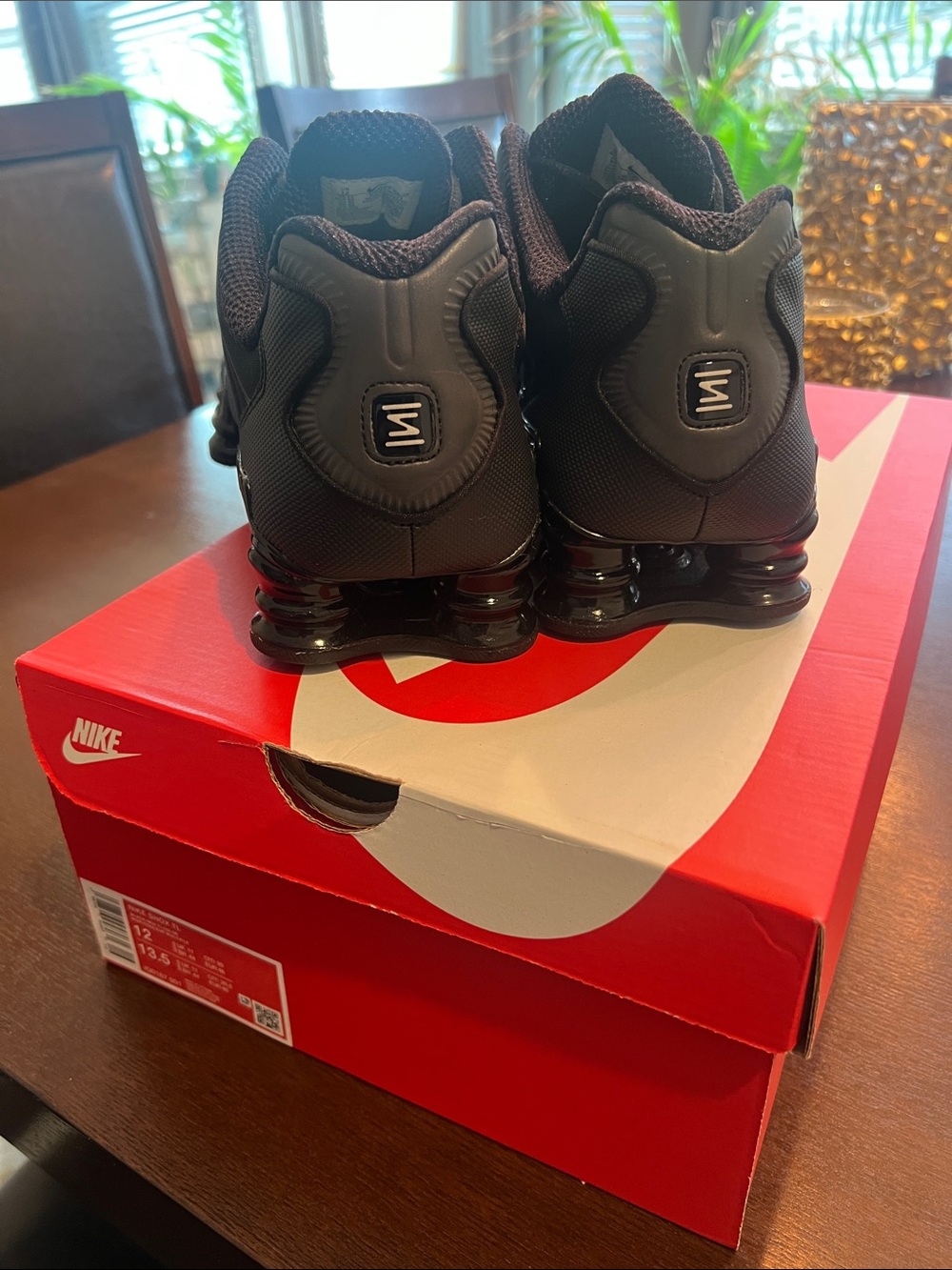 Nike Men’s Black Shox TL Athletic Sneakers - Picture 4 of 6